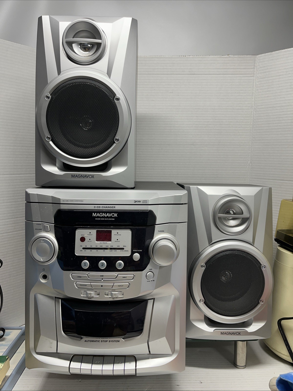 Magnavox 3 CD Changer MAS85 Hi-Fi  Cassette And AM/FM Stereo Radio