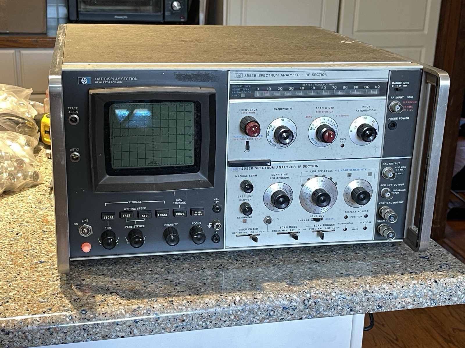 HP 141T  with 8553B / 8552B IF sec. Spectrum Analyzer Powers On  PLEASE READ