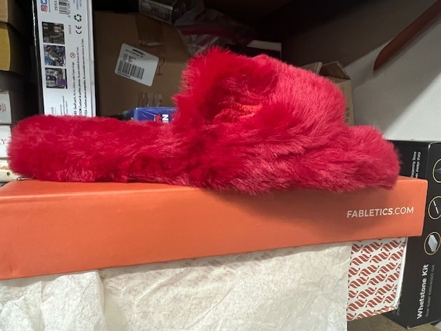 FABLETICS SLIP ON FUR SLIPPER CHERRY SIZE 7