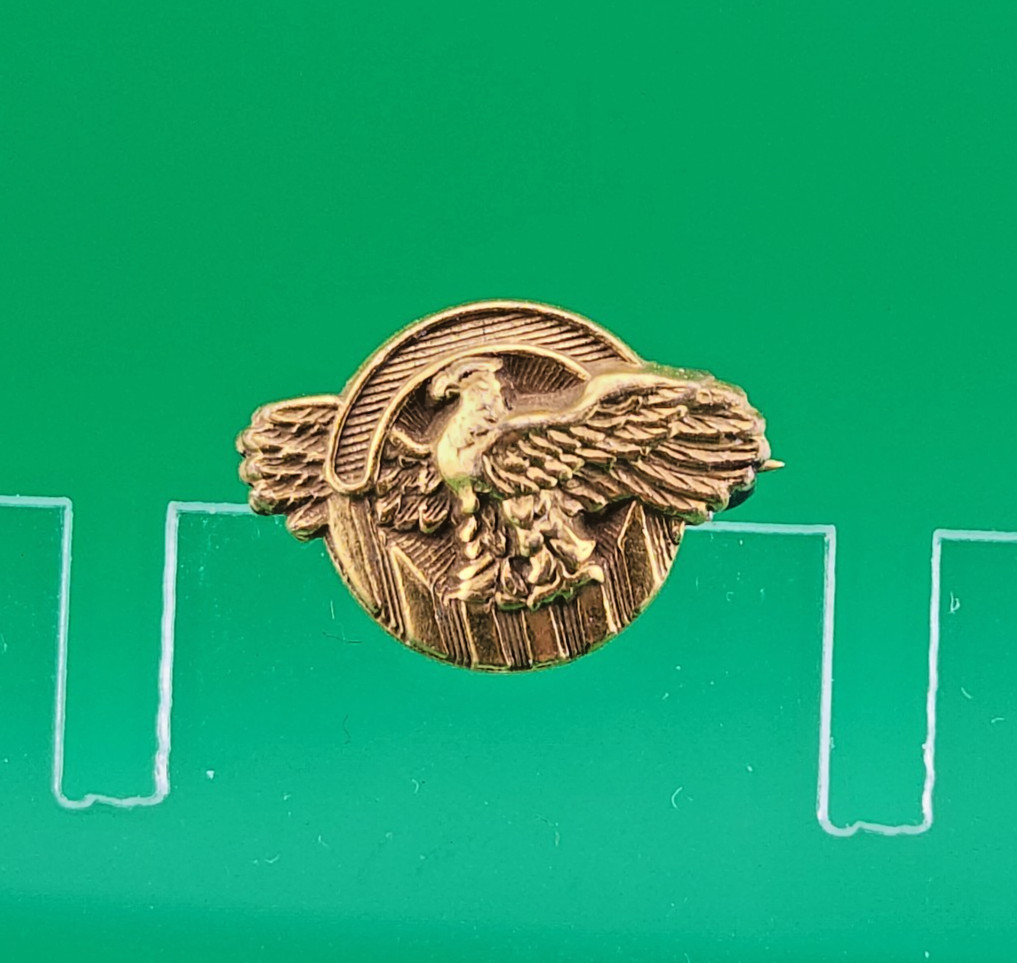 WWII US Army Air Forces AAF Eagle Cap Insignia M.O. Pollack Chicago Pinback