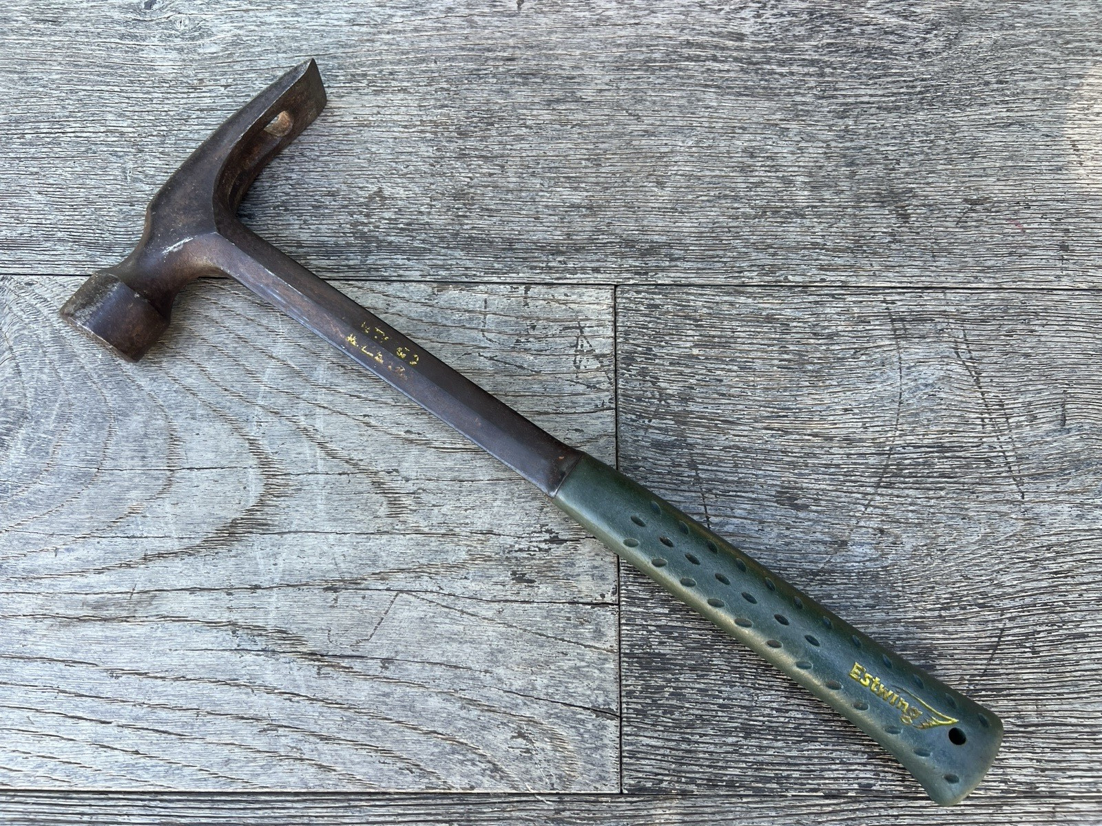 Rare Vintage Estwing Framing Hammer E328SM USA - Unusual Nail Puller