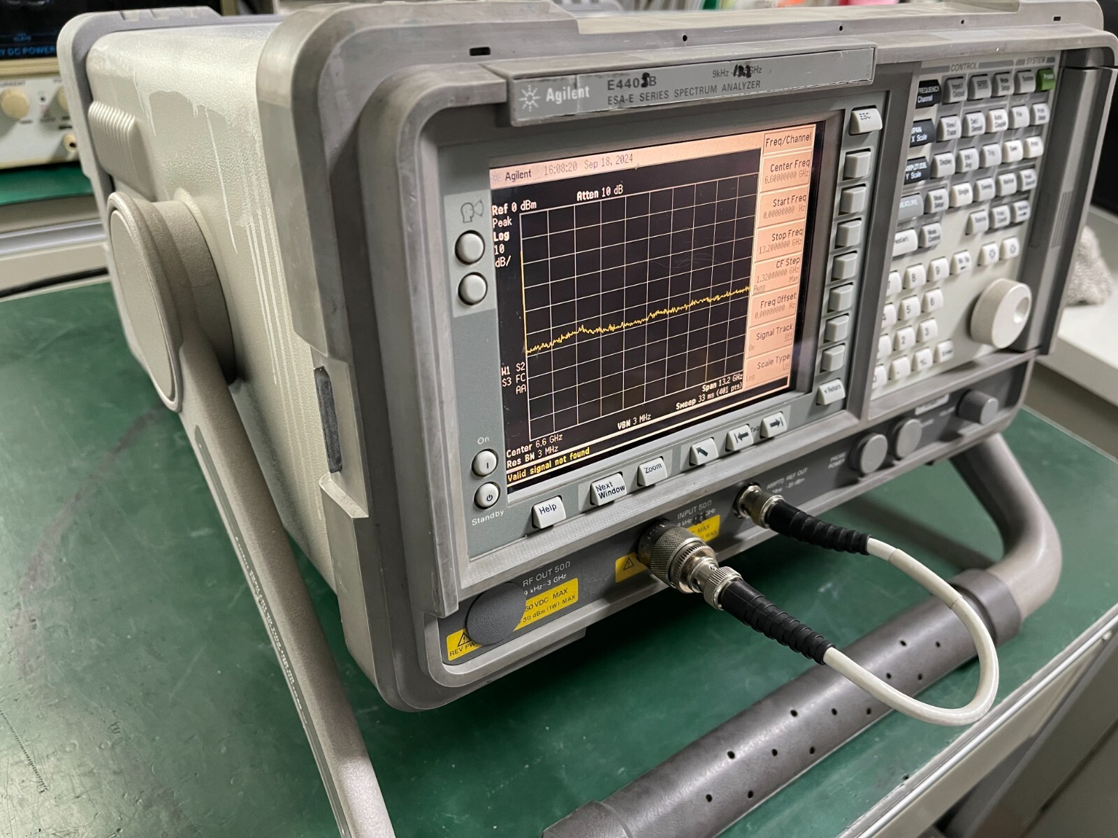 Agilent ESA E4405B 9kHz - 13.2GHz Spectrum Analyzer
