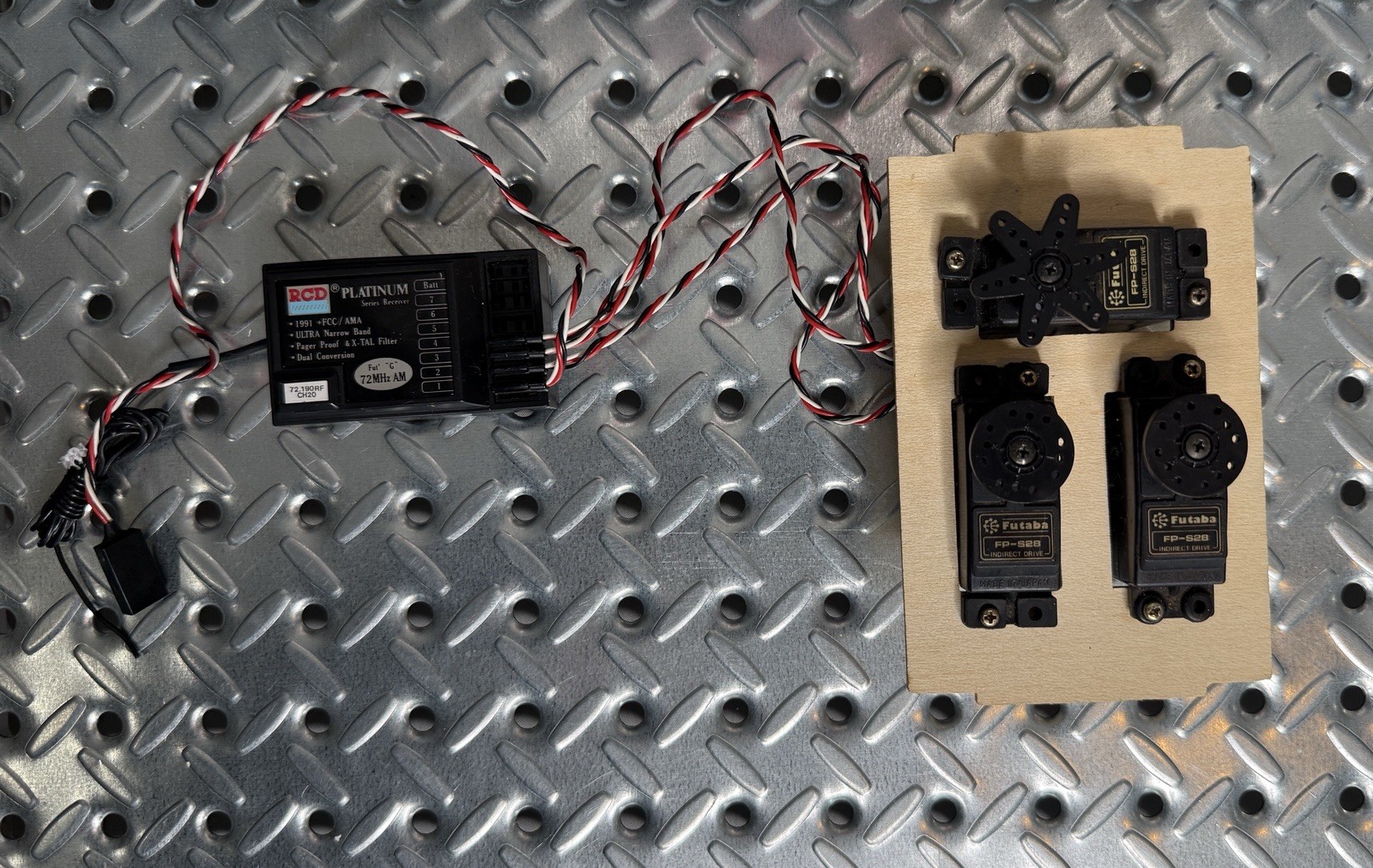 51. FUTABA FP-S28 Indirect Drive LOW PROFILE SERVO Set Of 3 w/ receiver Mounted