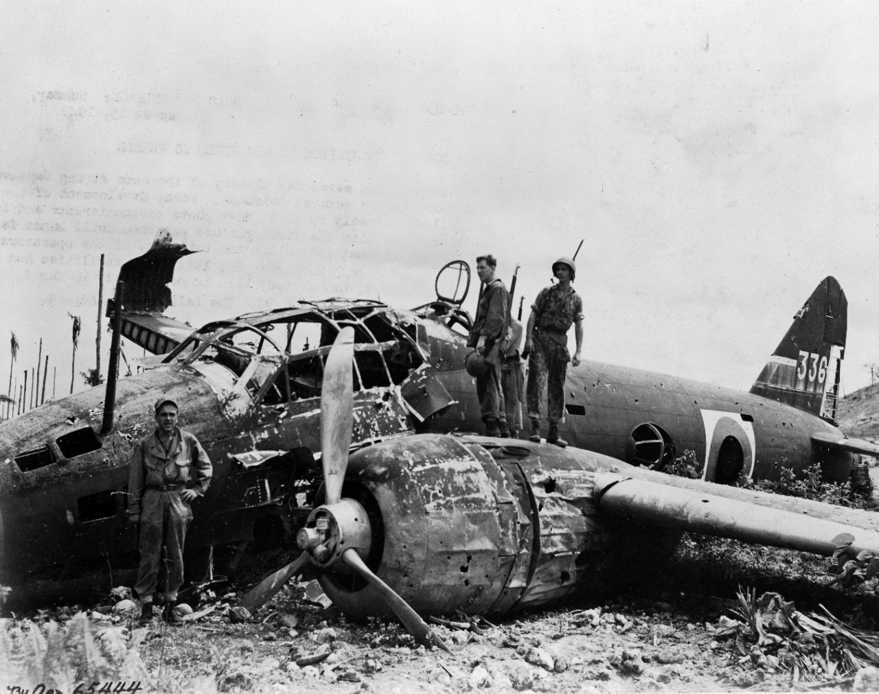 WW2 WWII Photo Crashed Japanese G4M Betty Munda World War Two Pacific / 6170