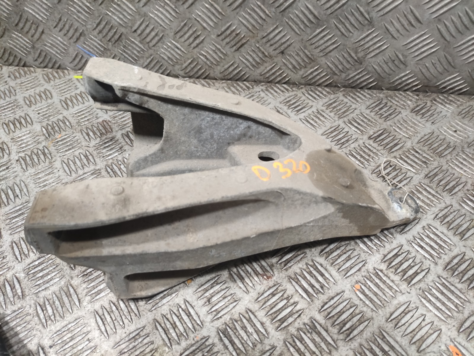 VW Transporter T5.1 Engine Mount Rear 7E0199370 D320