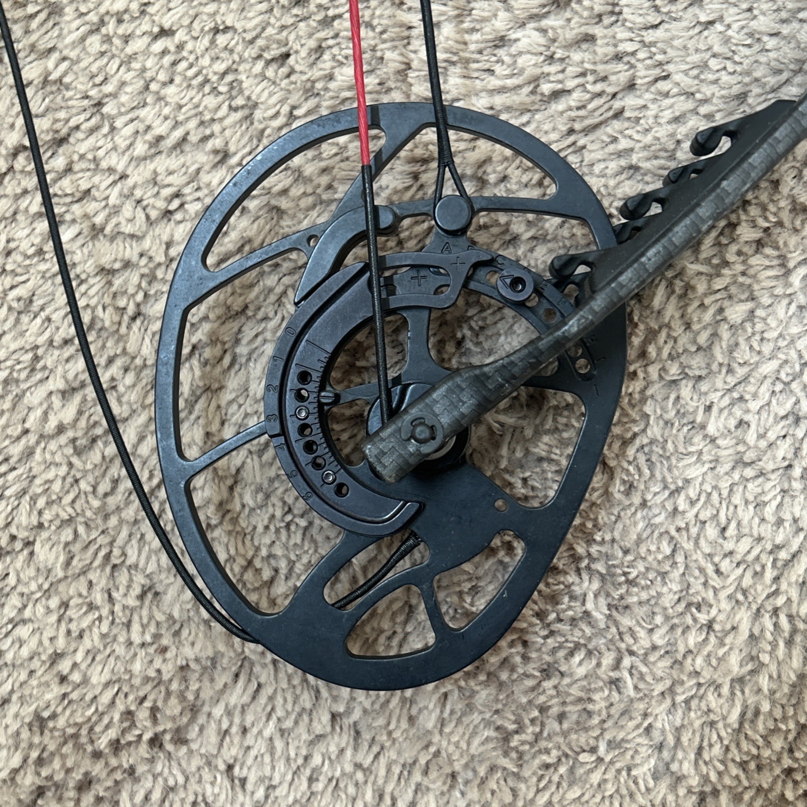 BlackOut Epic Compound Bow RH – Trophy Ridge Sight – Needs String / Repair As-is