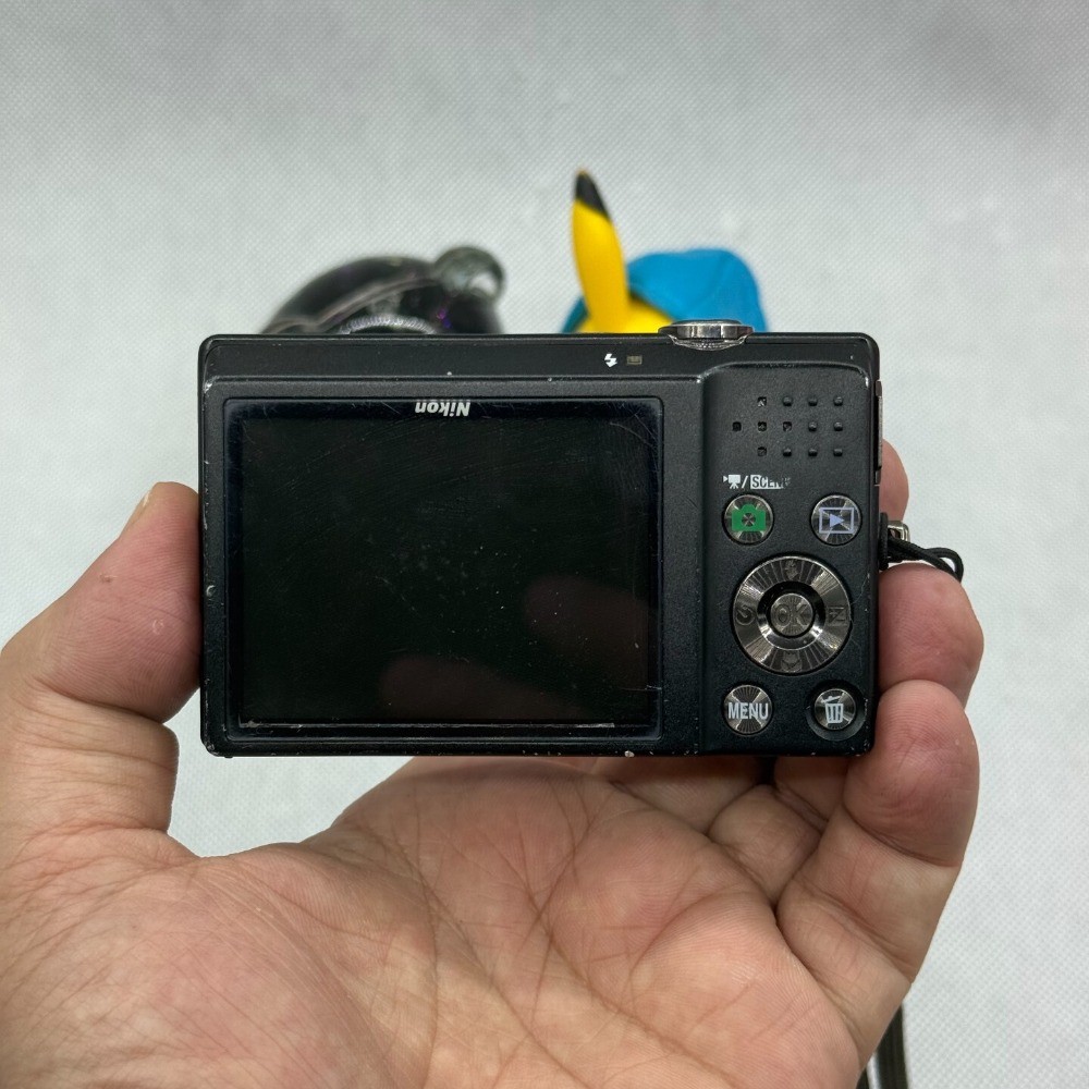 Nikon COOLPIX S570 Digital Camera 12MP 4x Optical Zoom Exposure Compensation