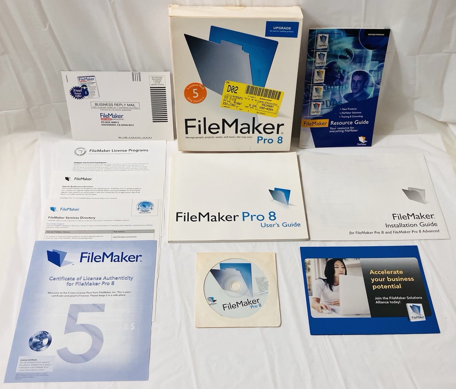 FileMaker Pro 8 Upgrade 5-License Pack Mac Windows XP Box Manuals CD Database