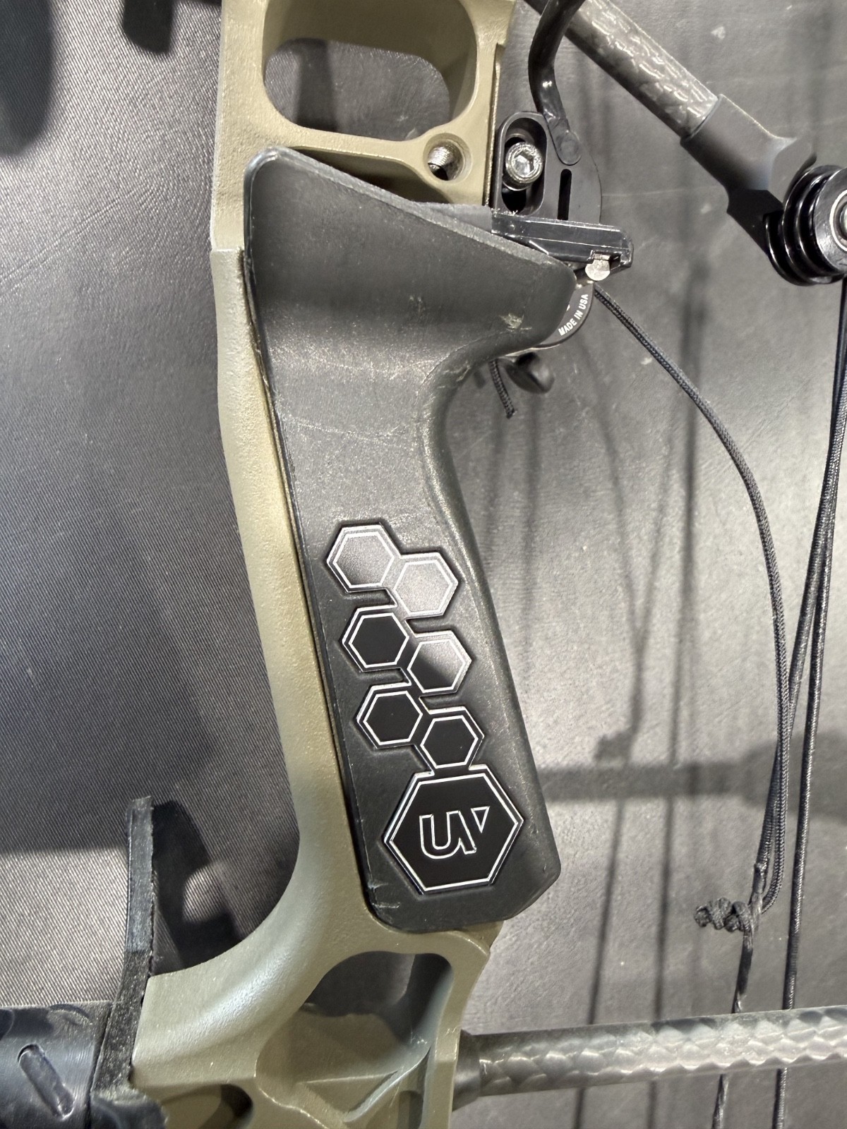 Mathews Phase 4 33 RH Compound Bow