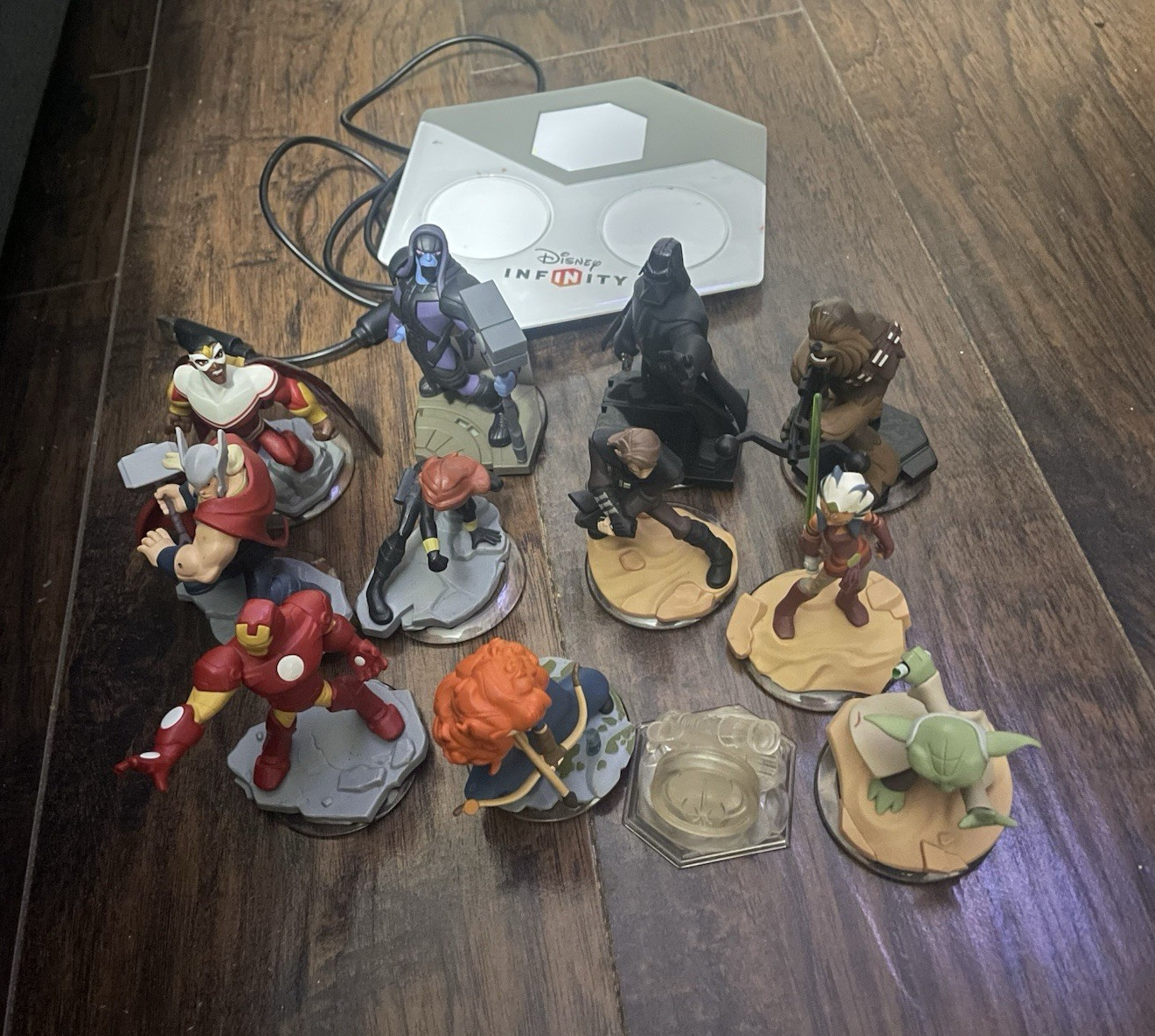 Disney Infinity Figures Lot w/ Base - Yoda Anakin Vader Thor Iron Man