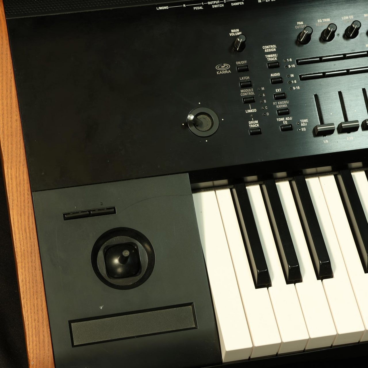 Korg Kronos 2 73-Key Music Workstation Electronic Keyboard