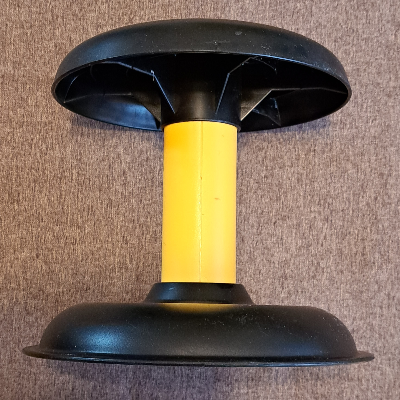 A CHILD TOY SEAT / STOOL,  RATED 160 LBS