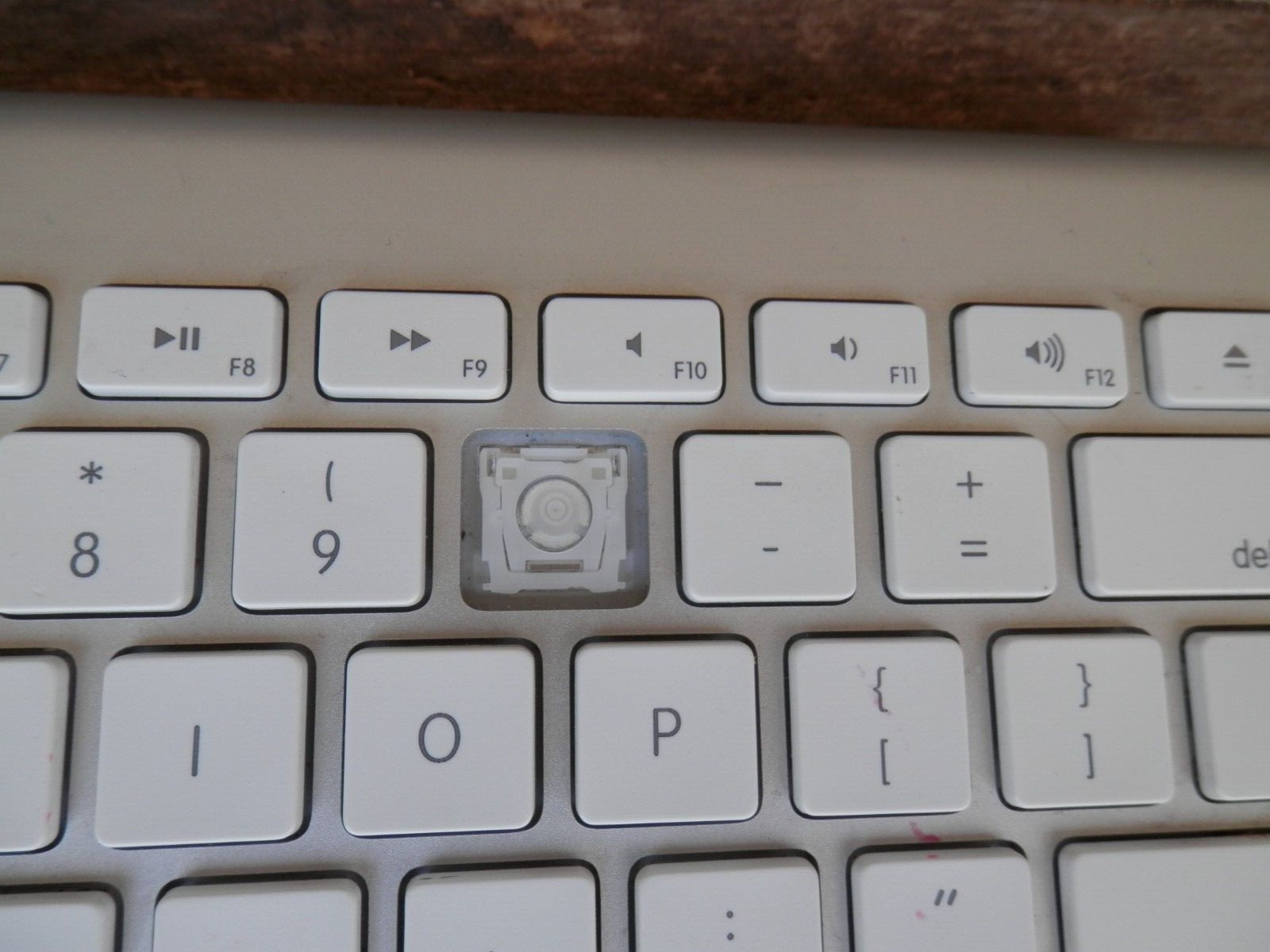 Apple Wireless Bluetooth Keyboard Model A1314