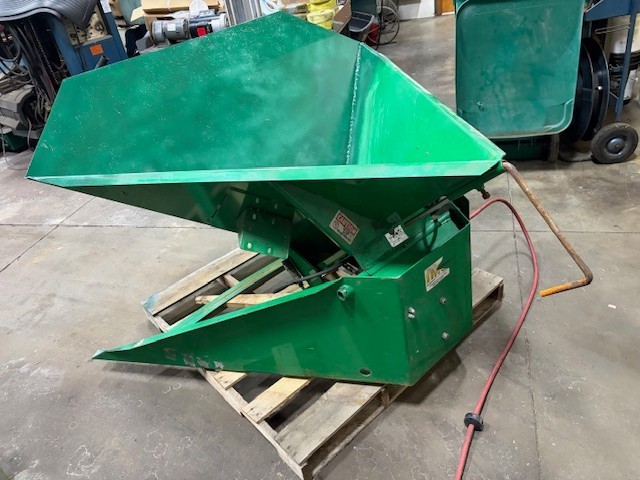 Gaylord box tipper