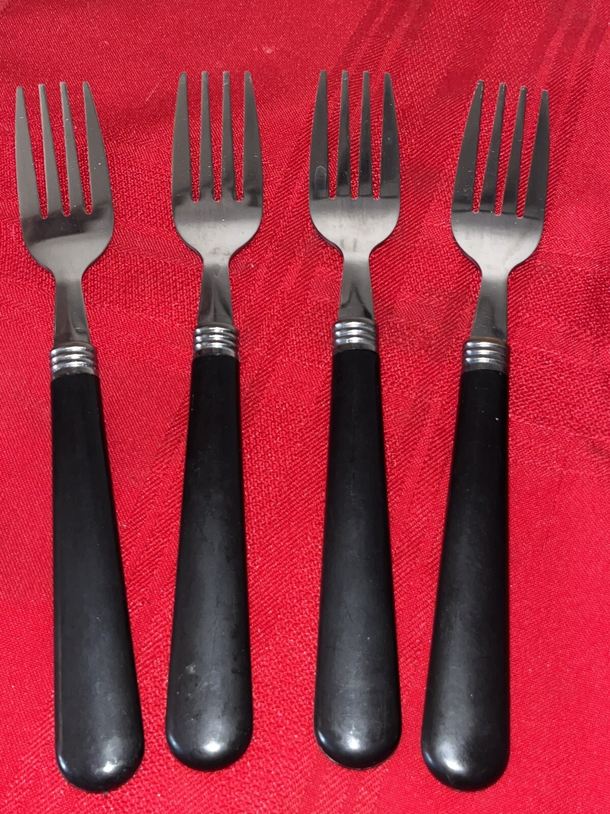8 PC BLACK PLASTIC HANDLED STAINLESS FLATWARE SET 4 FORKS 4 SPOONS & CHIP CLIP