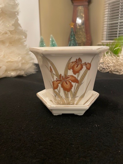 VNT porcelain planter with tray iris motif Gold accents 4.5X5" Fine china Japan