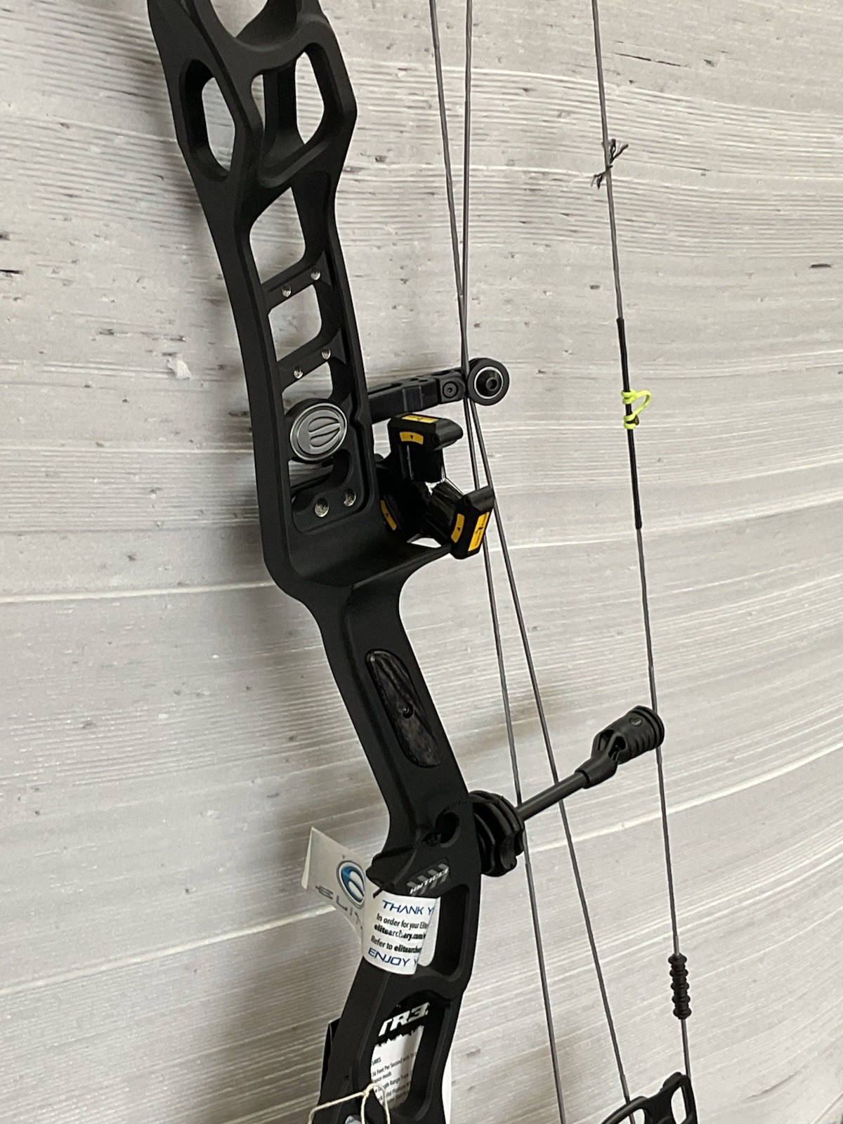 Elite Hunter 33, RH, In Black
