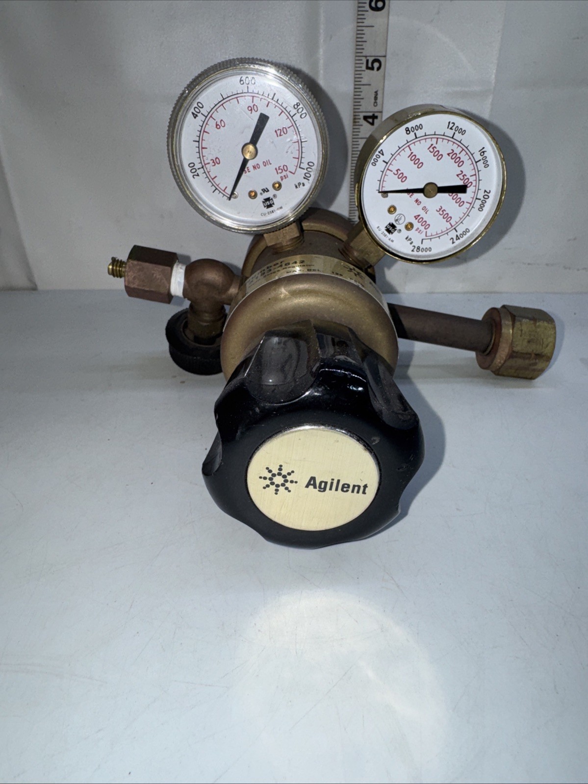 AGILENT 5183-4642 MULTI-STAGE REGULATOR. Placarded "Hydrogen”