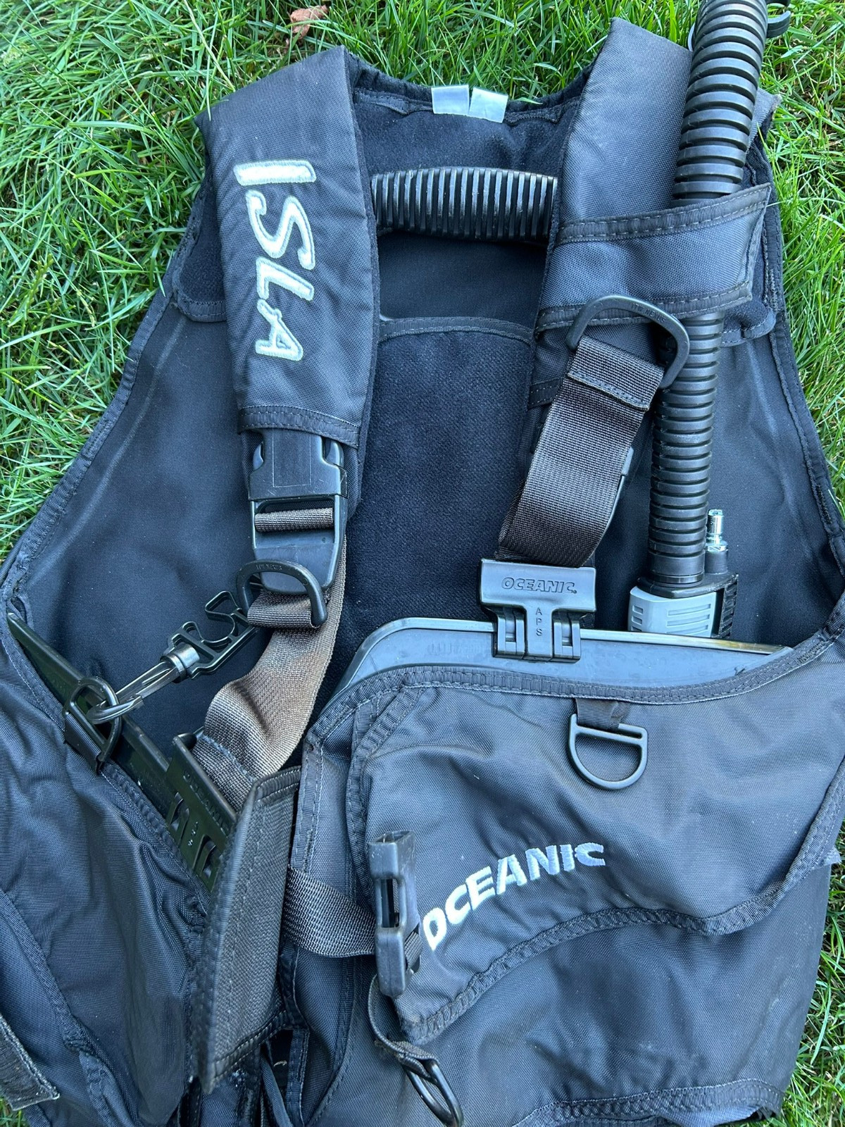 Women’s Oceanic ISLA Scuba BCD – Size: Small