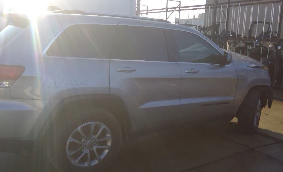 Transmission Shift in Black 2019 Jeep Grand Cherokee