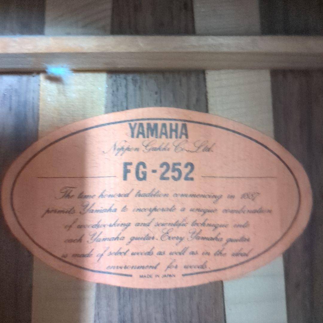 YAMAHA FG-252 with Case