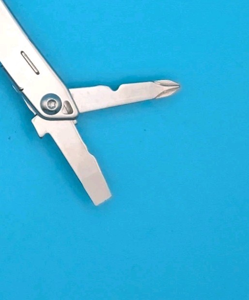 LEATHERMAN WINGMAN MULTI-TOOL! FAST SHIPPING!