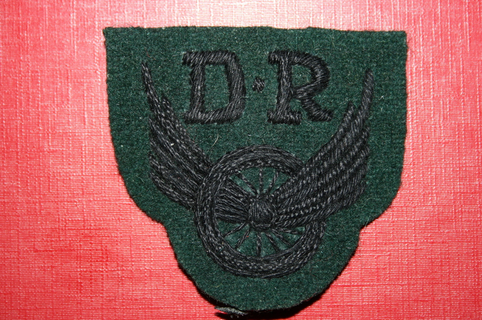 BRITISH ARMY CANADA WW2 DESPATCH RIDER DR PATCH BADGE RIFLE'S REGIMENT 1ST TYPE