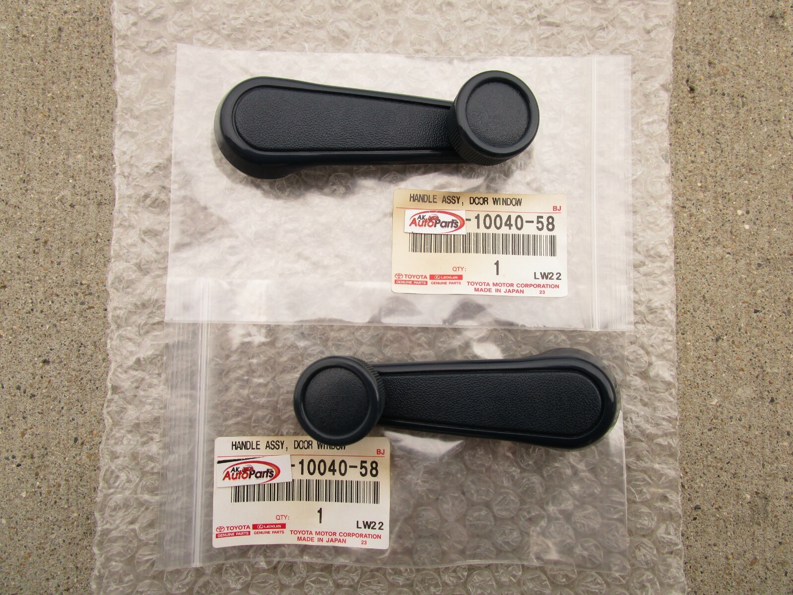 79 - 87 TOYOTA PICKUP FRONT RH / LH SIDE DOOR WINDOW CRANK HANDLE BLUE OEM NEW