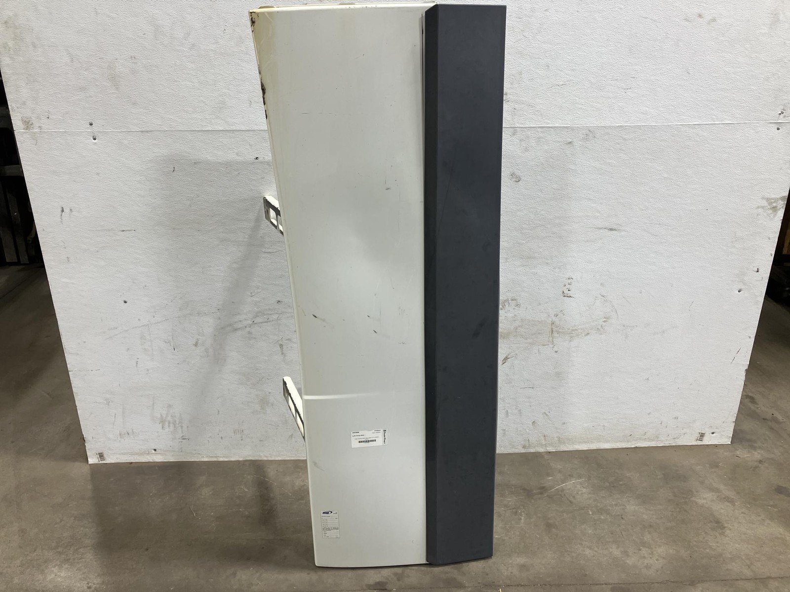 2003-2024 Volvo VNL WHITE Left/Driver LOWER Side Fairing/Cab Extender - Used