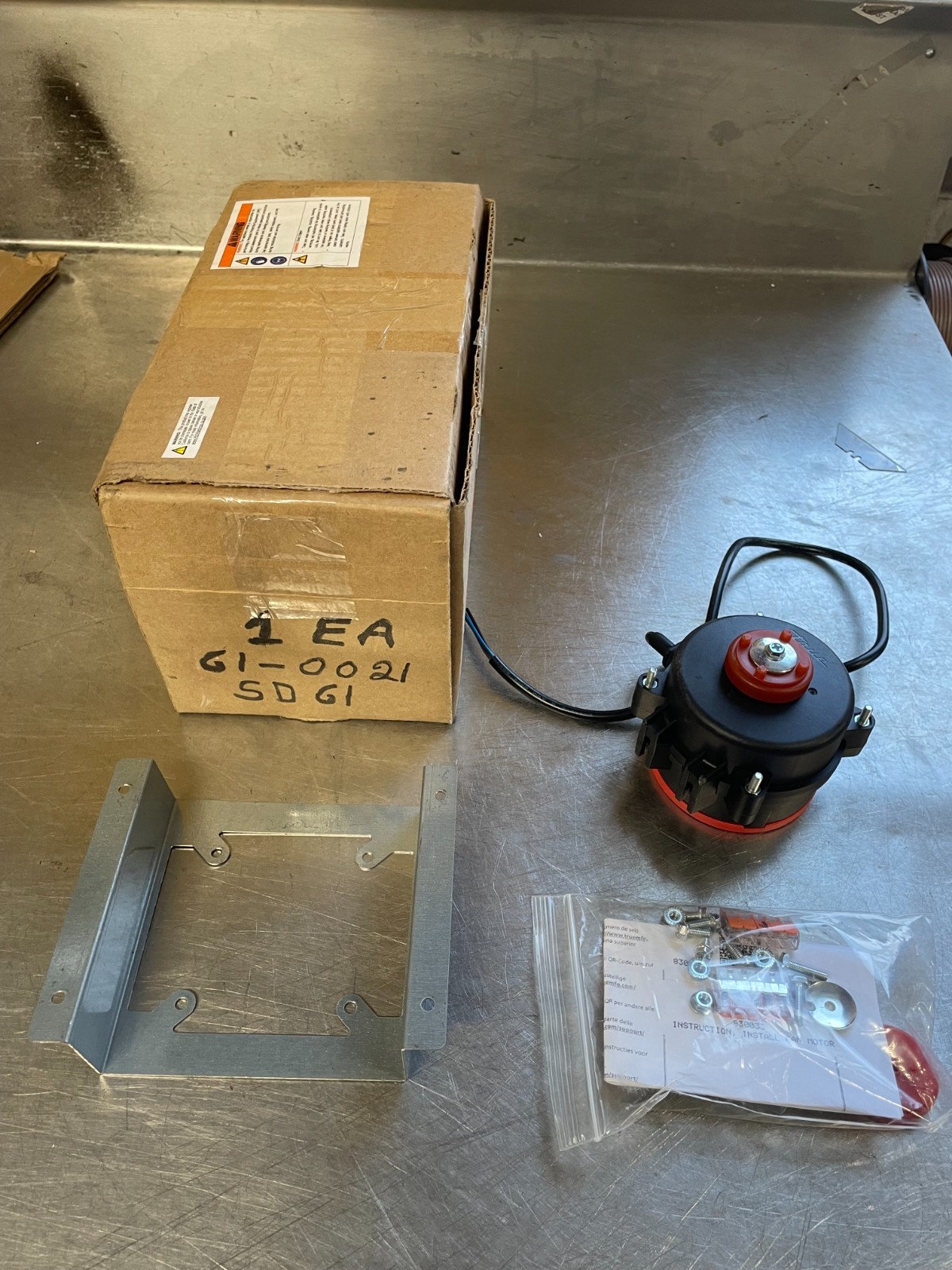 TRUE PN:837869 (ECY-02-U-120) 120VAC 50/60HZ 1550RPM MOTOR
