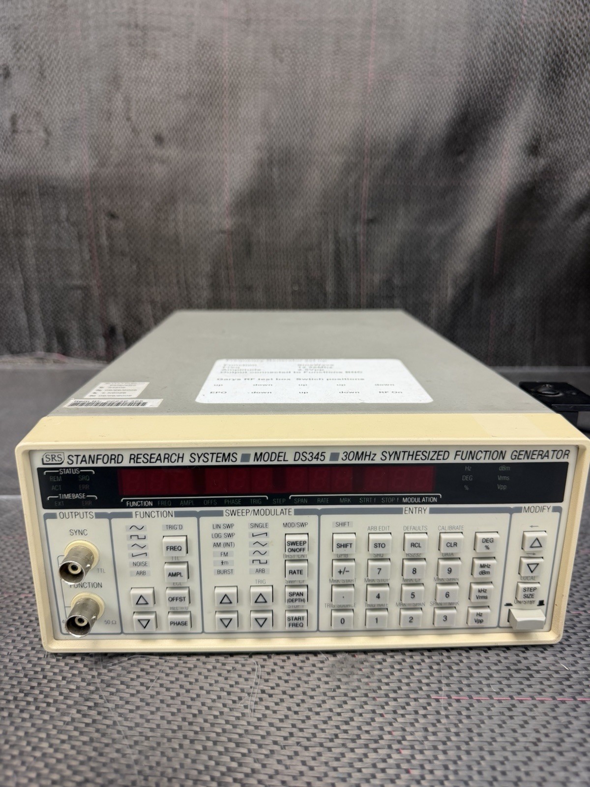 Stanford Research Systems DS345 30MHz Synthesized Function Generator