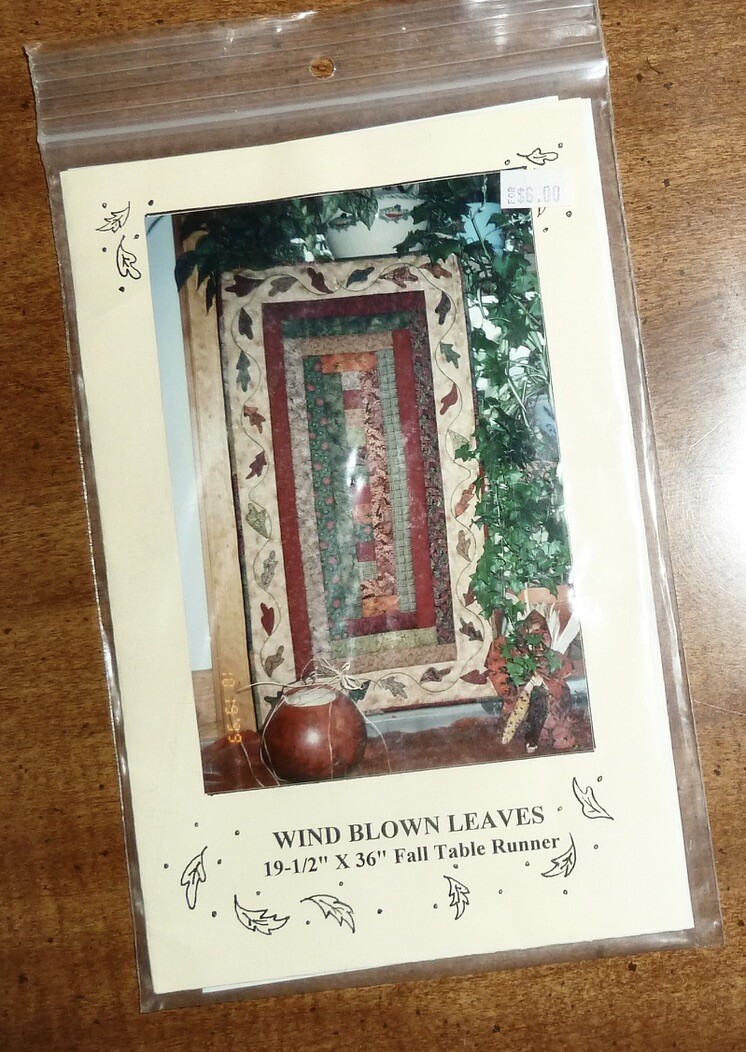 DANDELION SEED DESIGN PATTERN *WIND BLOWN LEAVES* QUILTED TABLE RUNNER 19" X 36"
