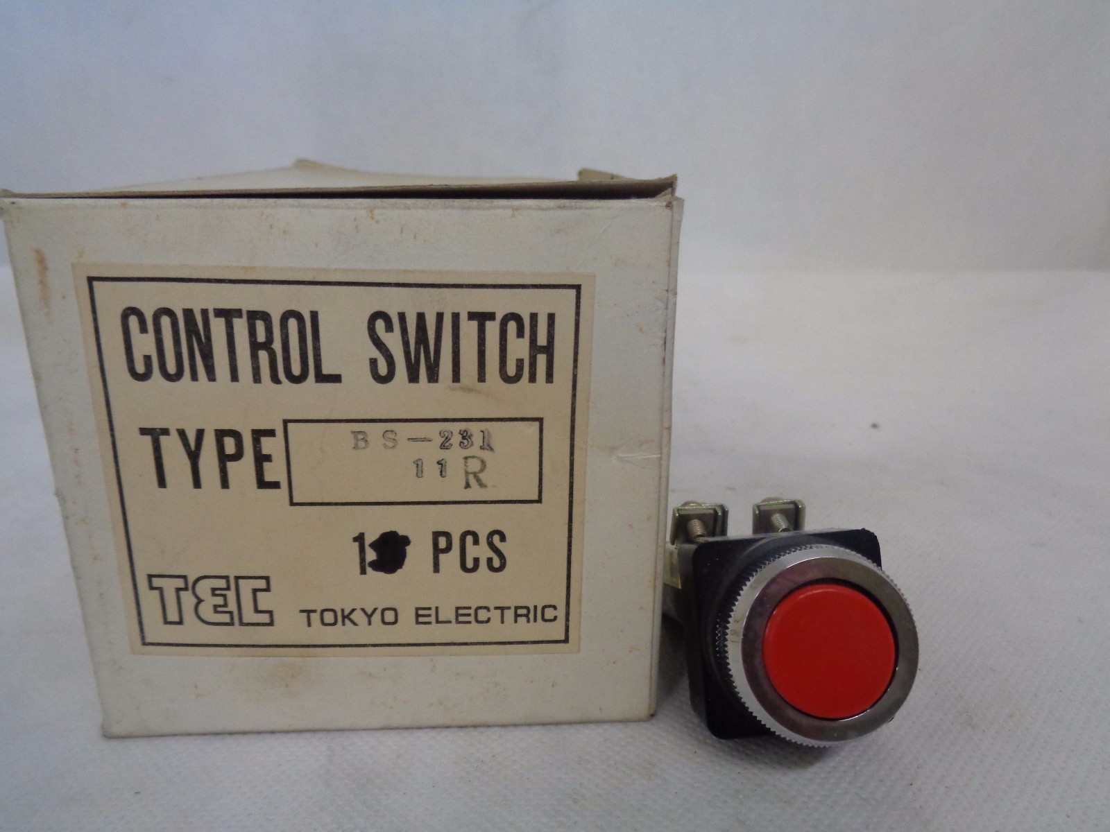 NEW  (1) TEC TOKYO ELECTRIC BS-231-11R RED PUSH BUTTON CONTROL SWITCH