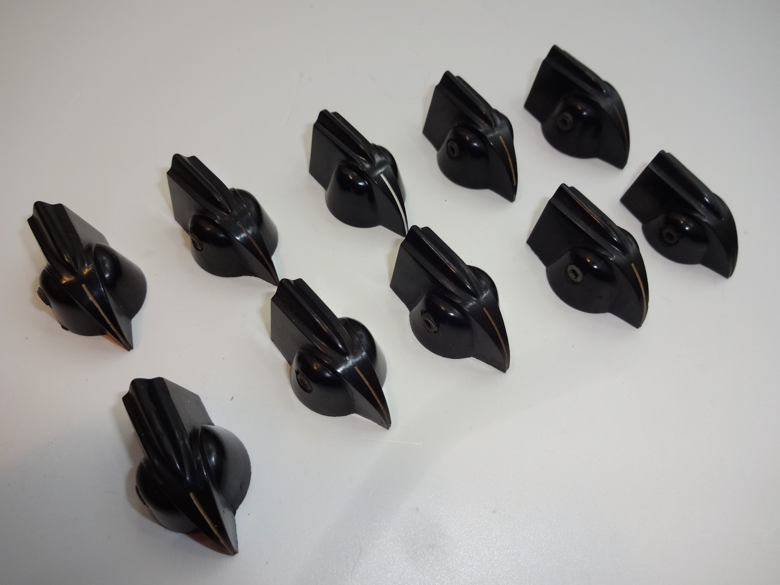 Lot of 25+10 Vintage Bakelite Daka-Ware Knobs 10 Chicken Head