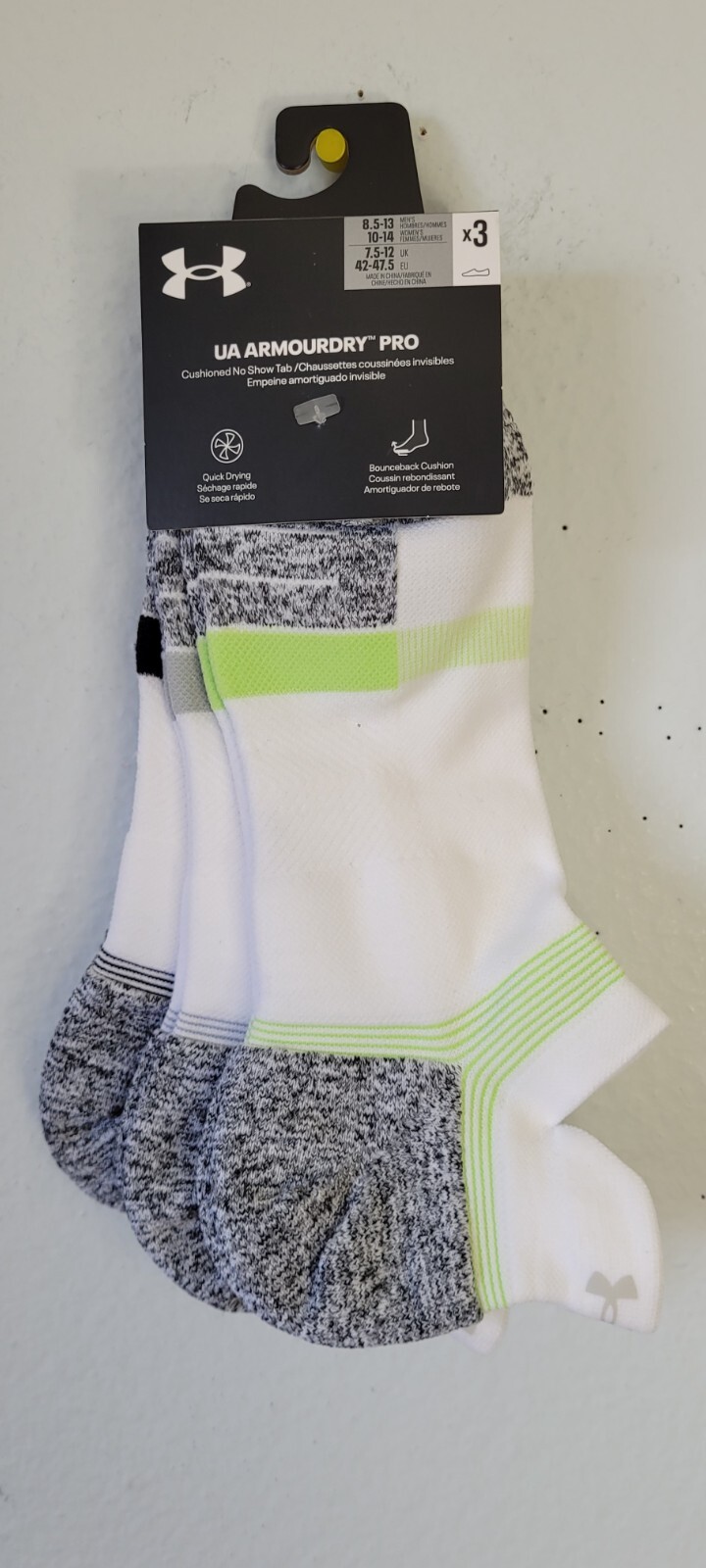 Under Armour Unisex 3-Pairs Armourdry Pro Cushioned No Show Tab Socks. (136).