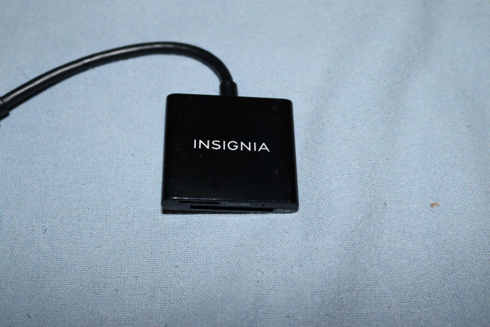 Insignia- USB-C-to-SD/microSD Dual-Slot Card Reader - Black