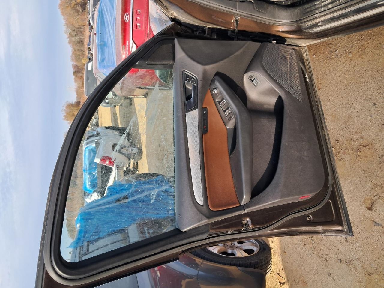Q5 2013 Glove Box 4874559
