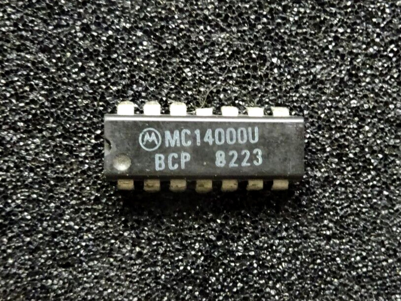 Lot of 2, MC14000UBCP Motorola NOR Gate 3-Input, CMOS, PDIP14 IC, MC14000