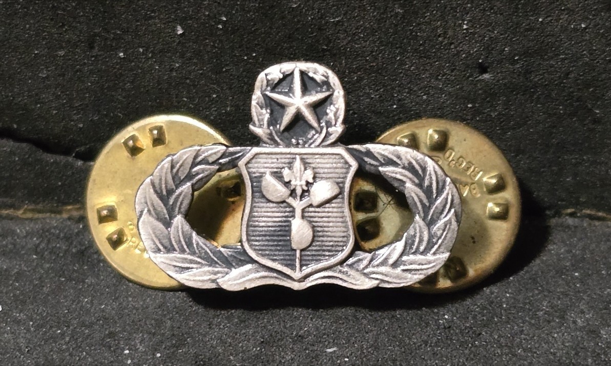 Mini US Air Force Master Meteorologist Occupational Badge Hat pin / Lapel Pin