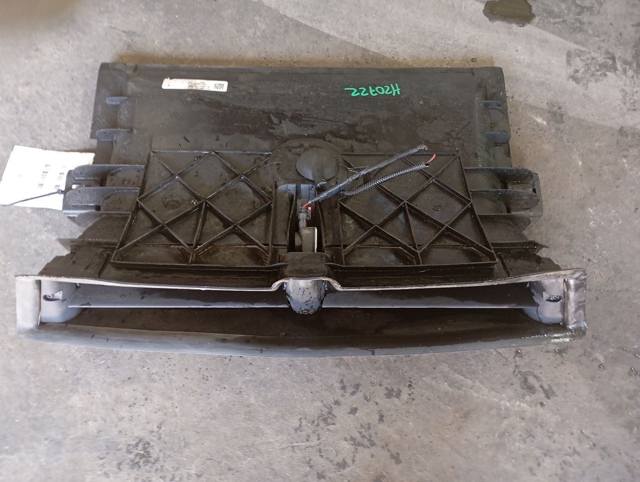 TESLA Y   2021 Air Shutter 4172299