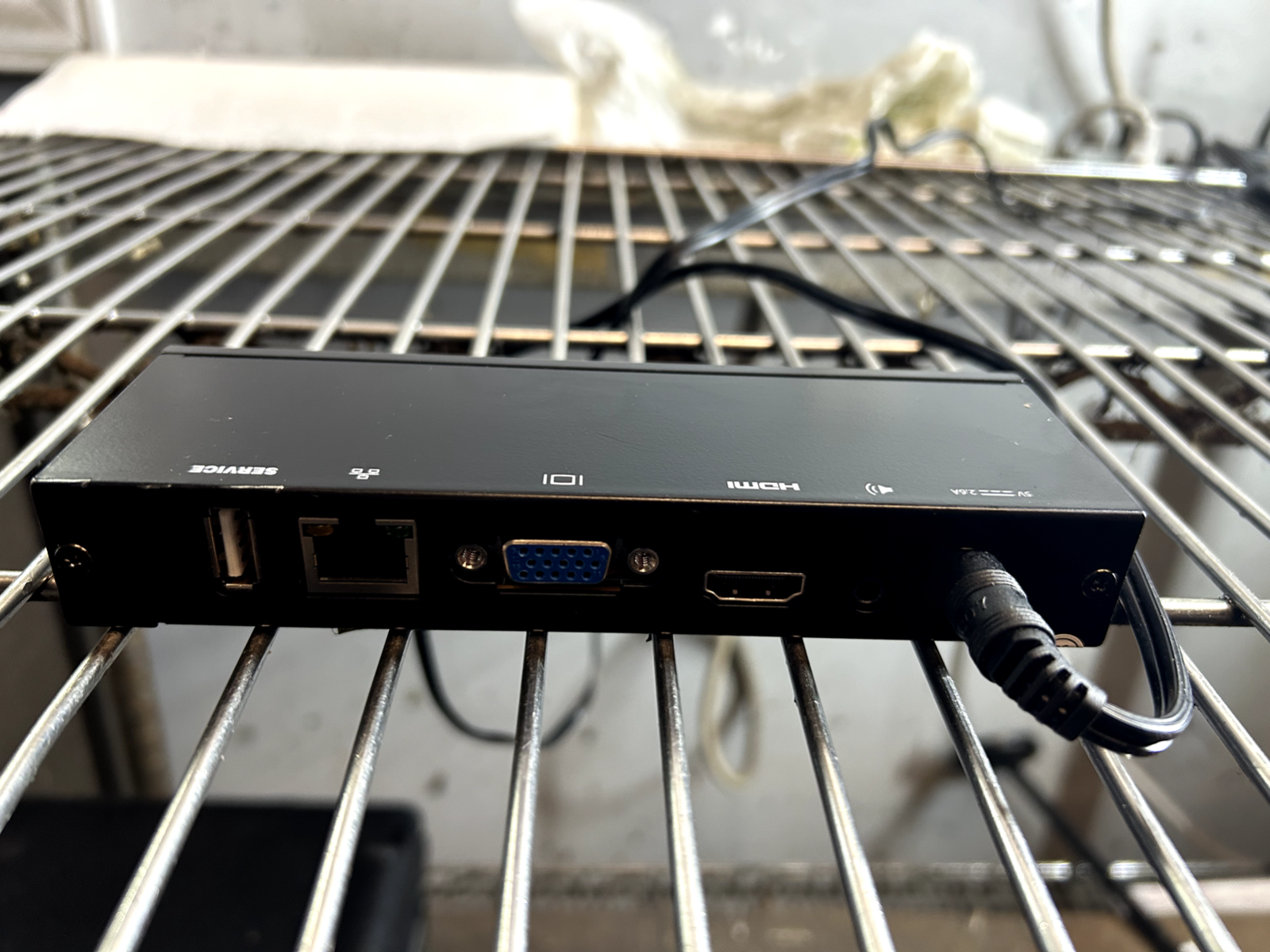 Crestron AirMedia AM-100 Presentation Gateway w/ Power Adapter