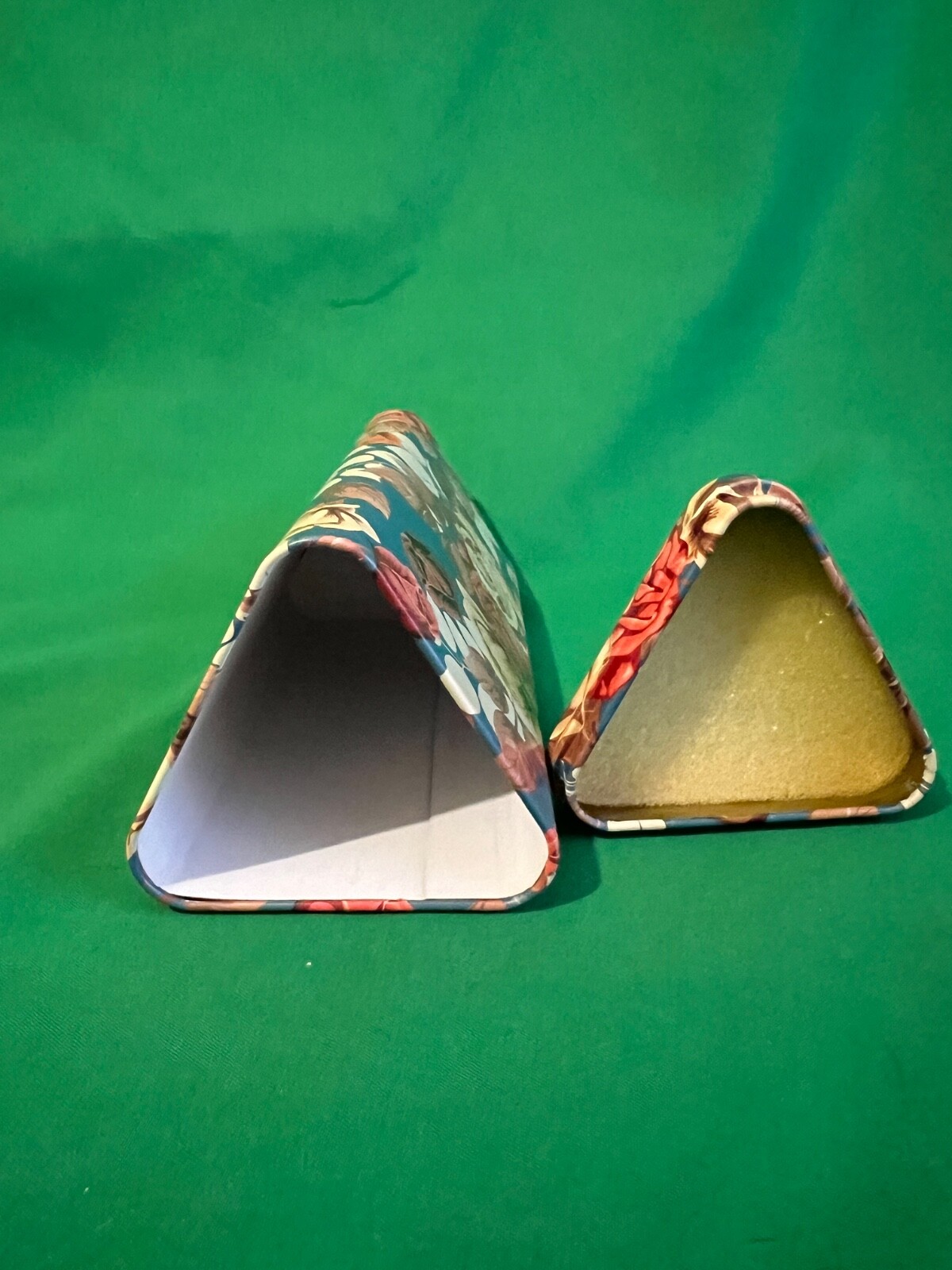 Tin Eyeglasses case made by Sanglasses