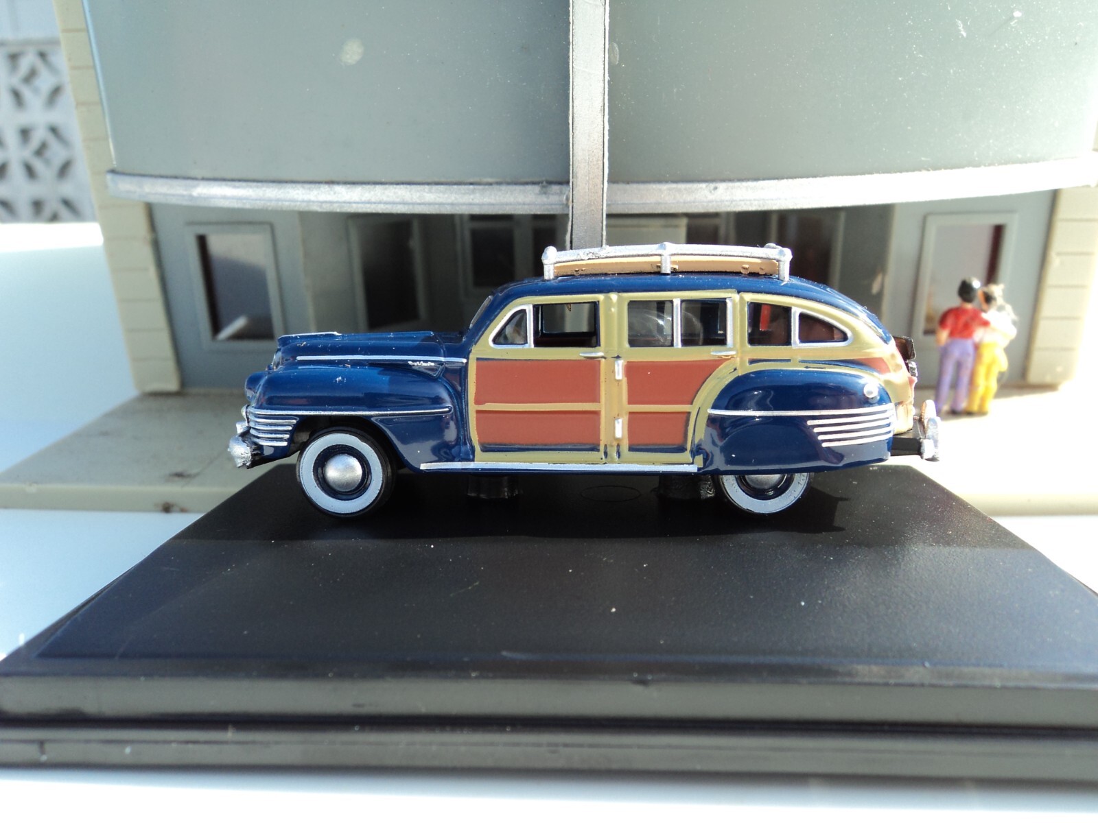 Oxford  1942  TOWN & COUNTRY  WOODY WAGON  Blue w/ Wood Panels   1/87  HO