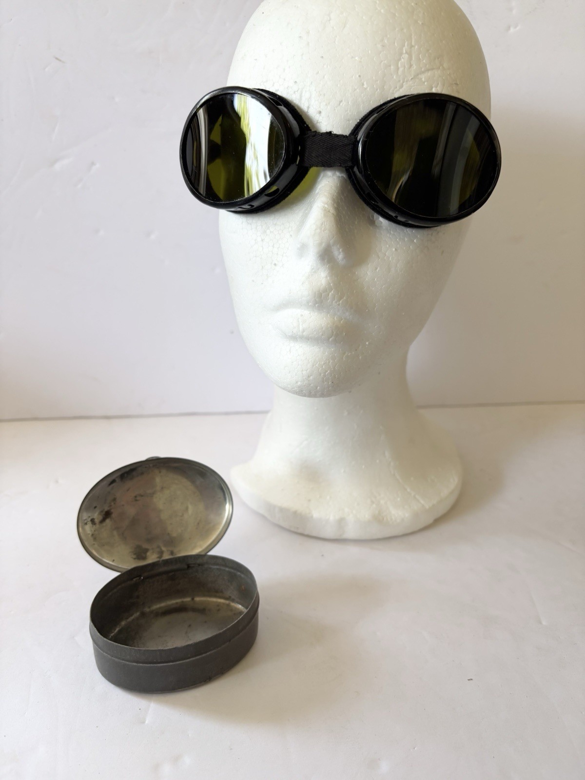WW2 SWISS MOUTAIN TROOPS SKI GOGGLES METAL CASE MILITARY FAEC CHIASSO ALPINE