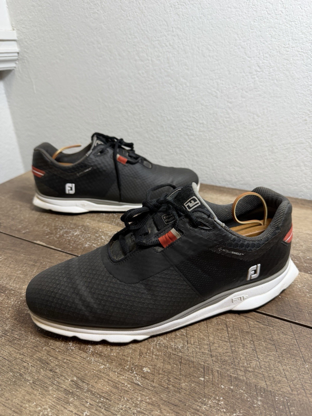 FootJoy Pro SL Golf Shoes Mens Size 10.5 Black White Spikeless Lace Up FJ Logo