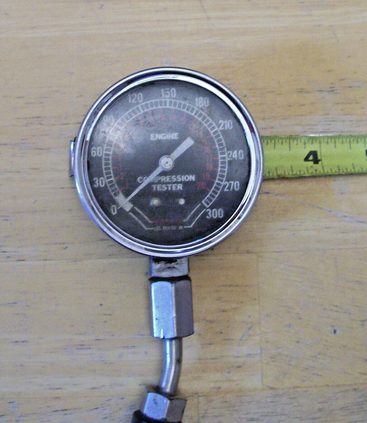 VINTAGE ENGINE COMPRESSION TESTER GAUGE (300 PSI)