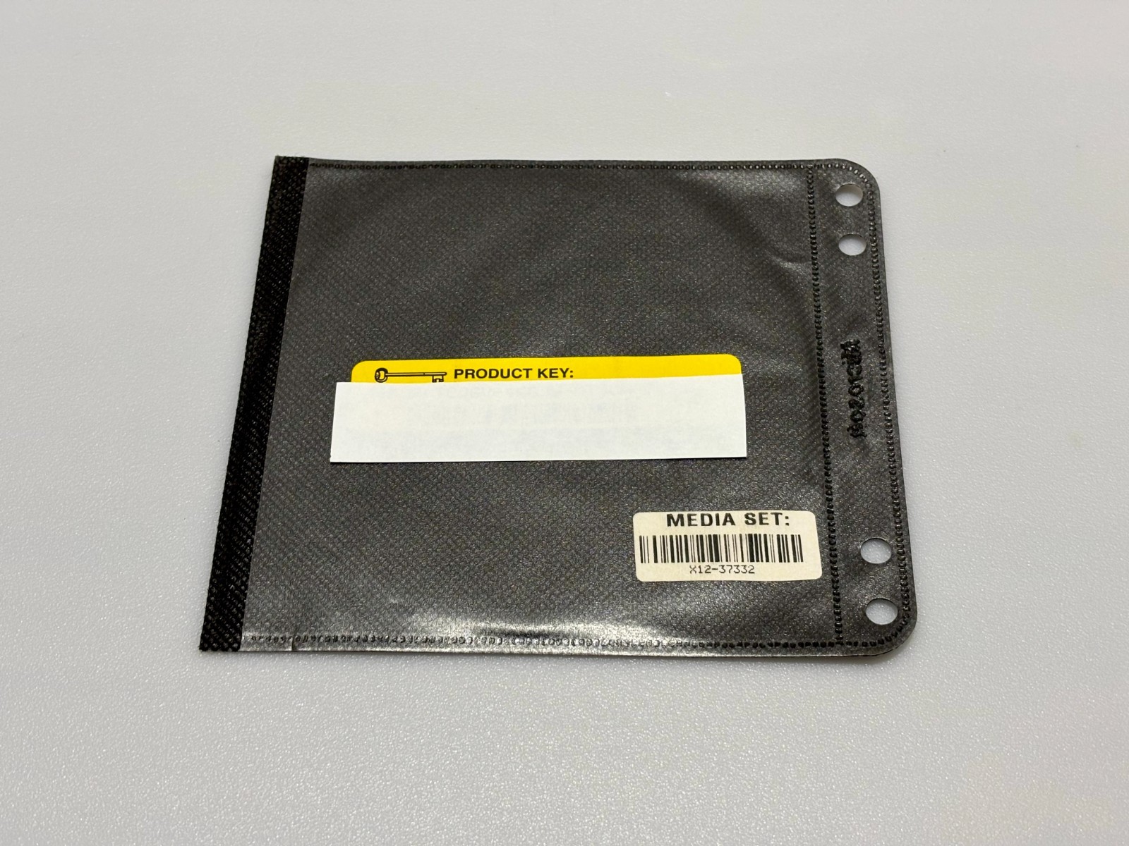 Microsoft Windows XP Professional x64 Systems 2006 Student Media w/Product Key