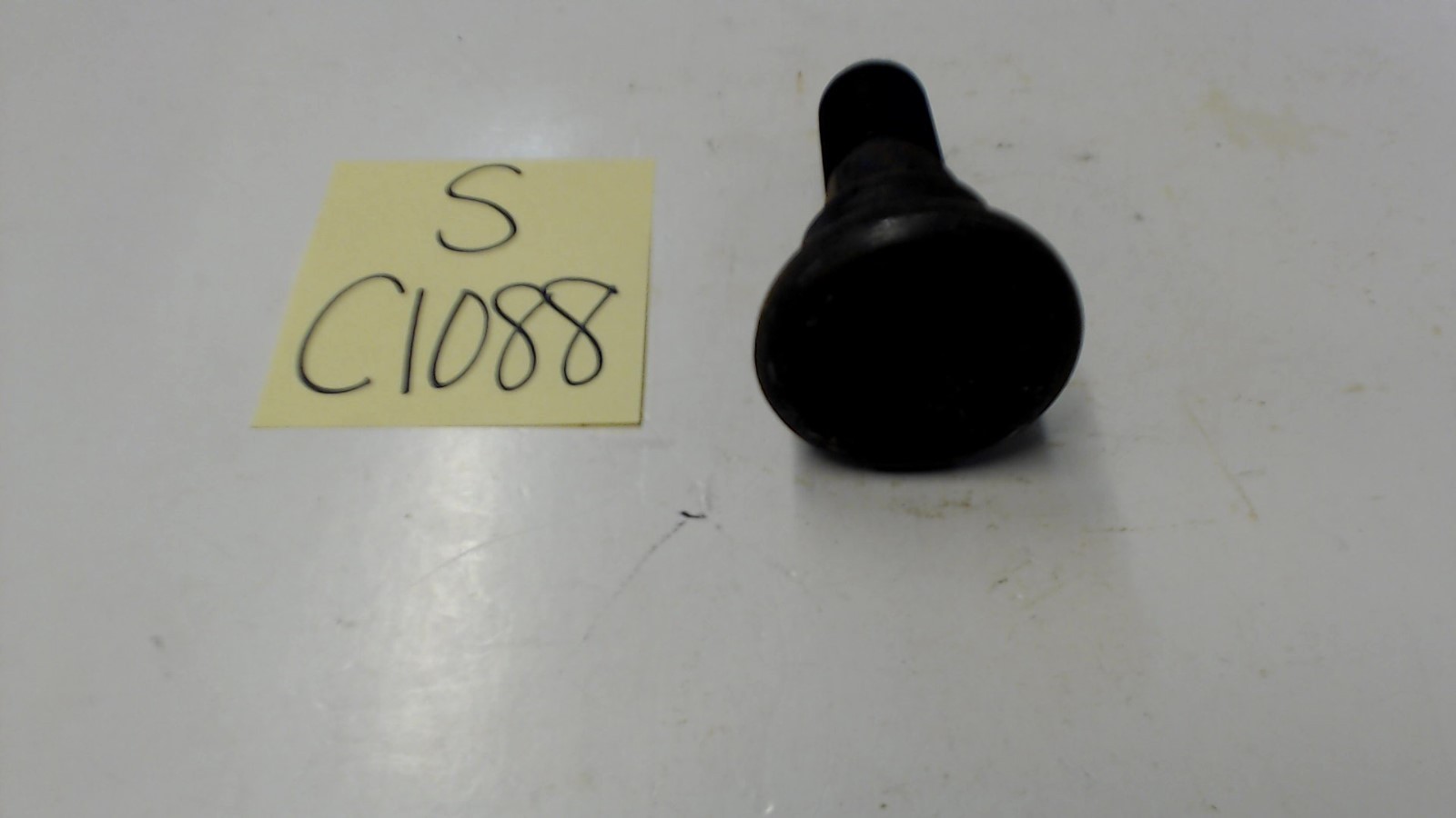 BB28 Blade Bolt