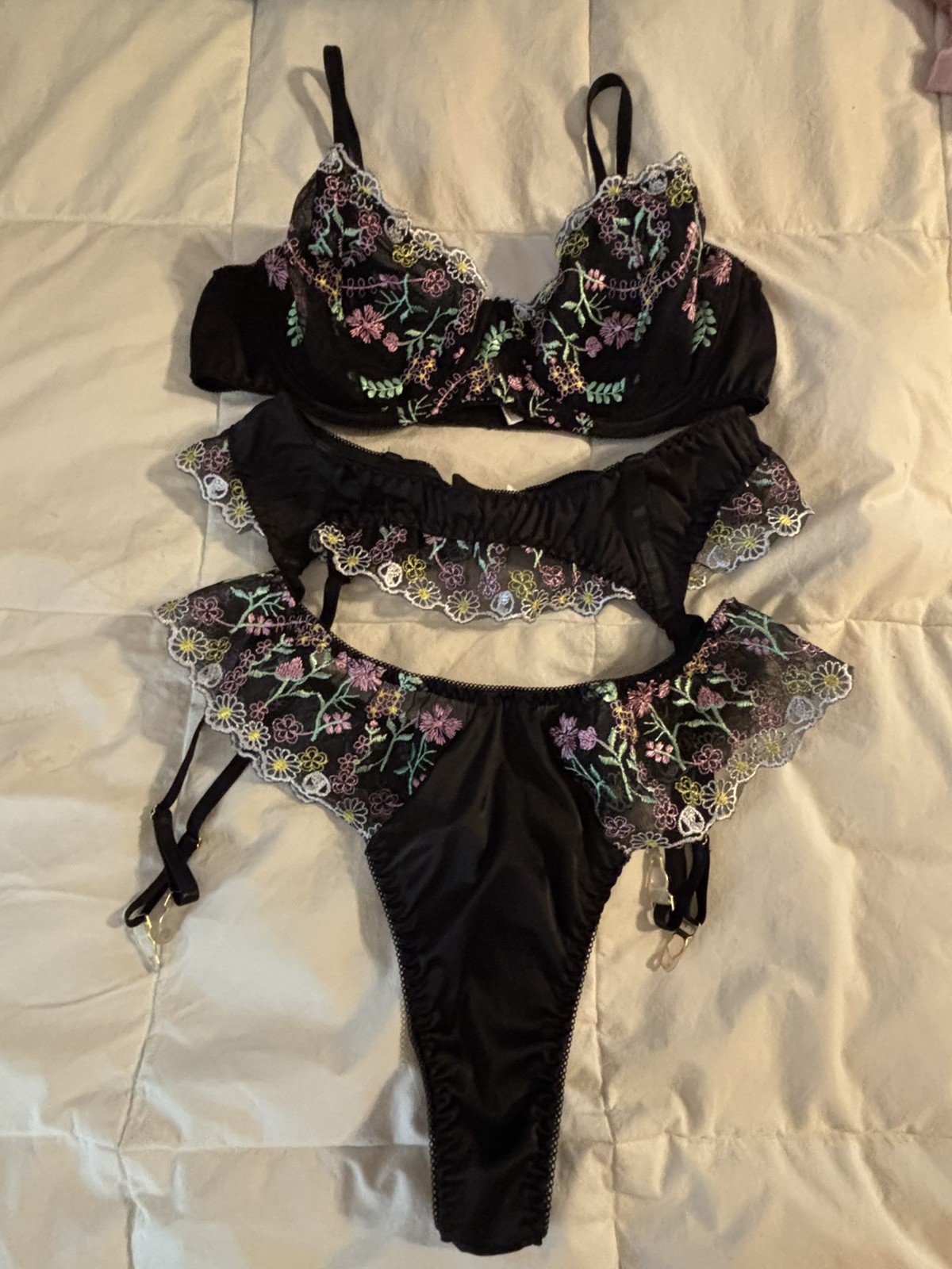 VTG Black Satin Bra and garter and panties set With Flower Embroidery  Size L