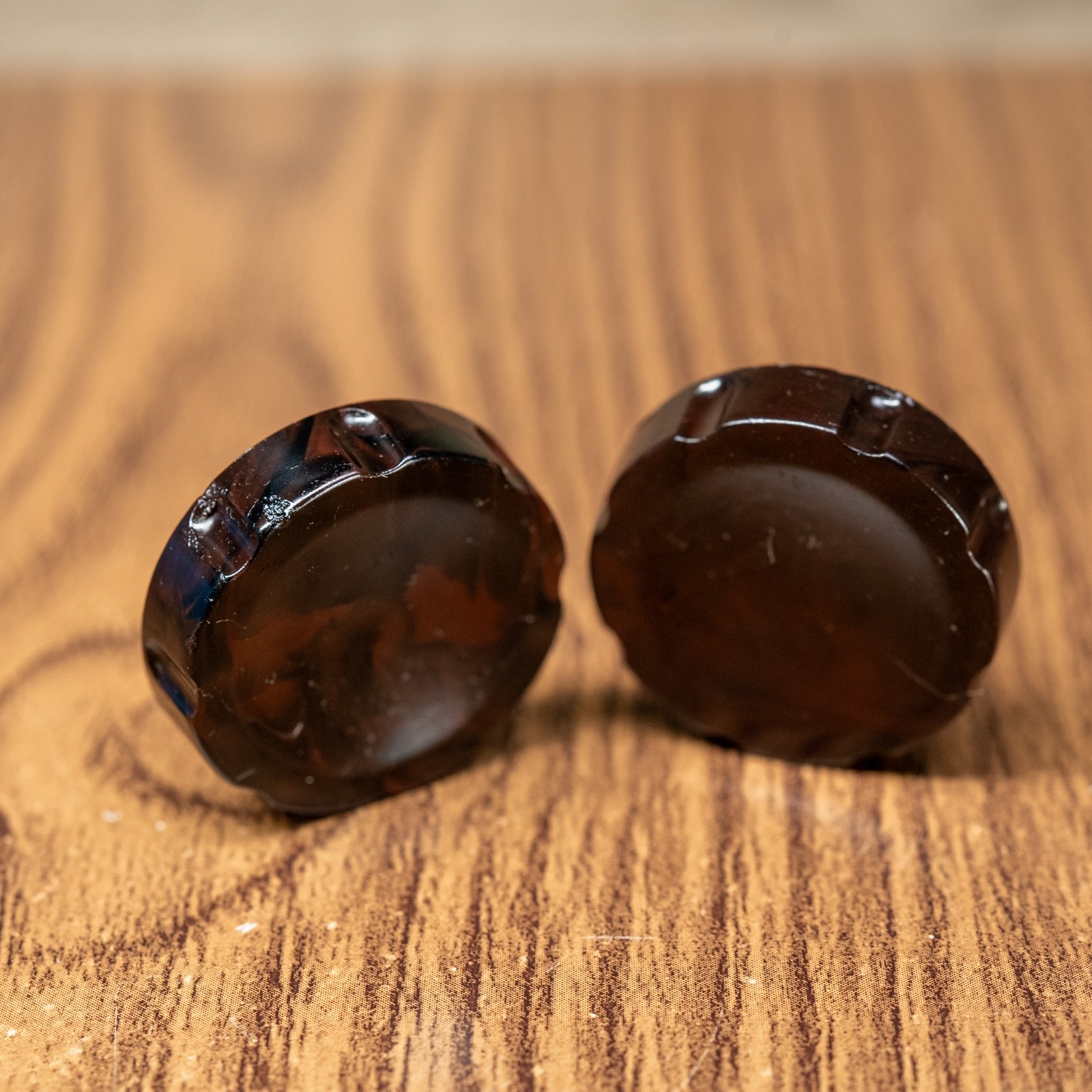 Midcentury Tube Radio Knobs Plastic 2pc 1940s-50s 1/4" Splined Shaft